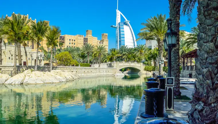 Dubaj, pohled na Burdž al-Arab, nádherný Silvestr