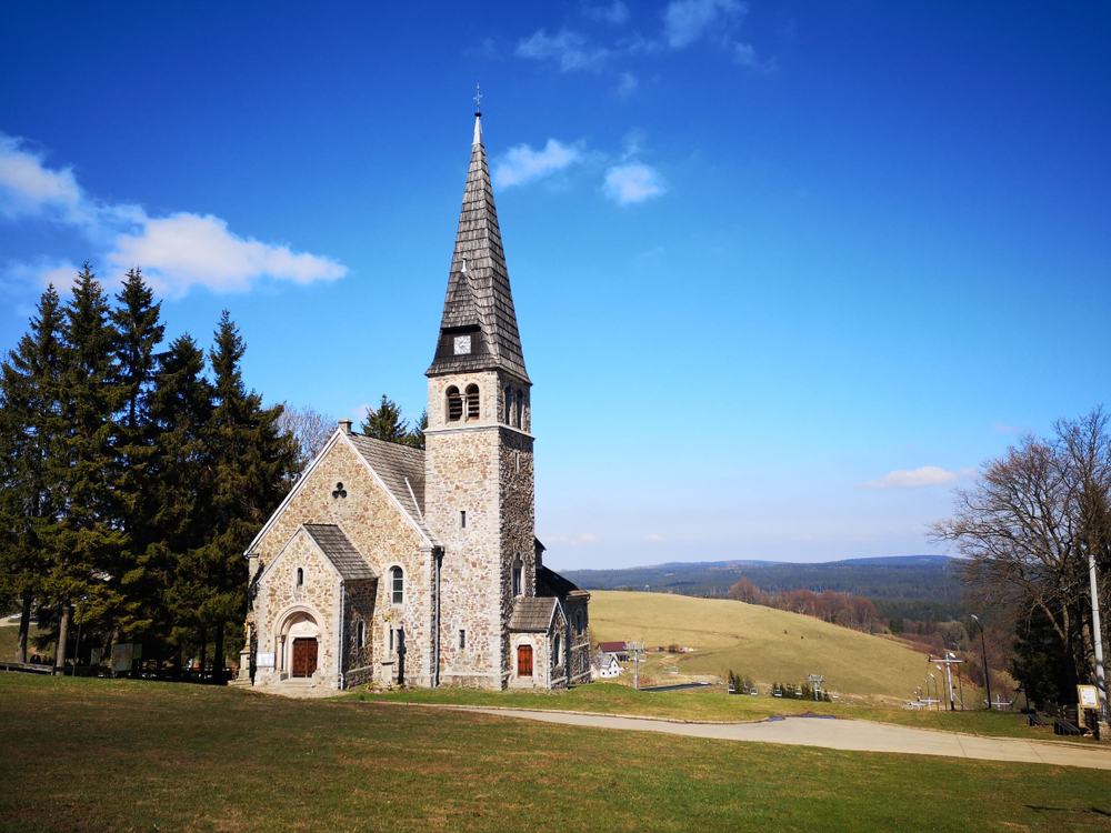 Lázně Dušníky, kostel v Polsku