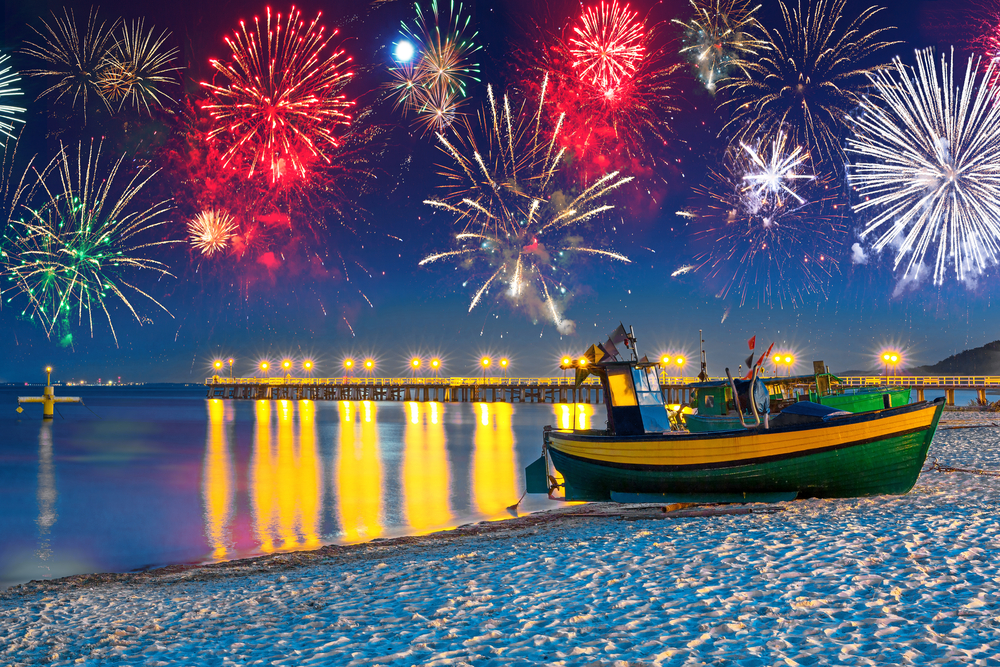 ohňostroj na pláži