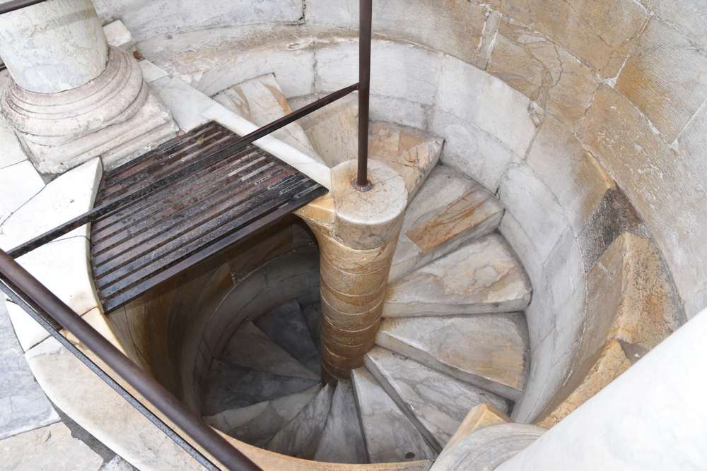 Šikmá věž v Pise schody