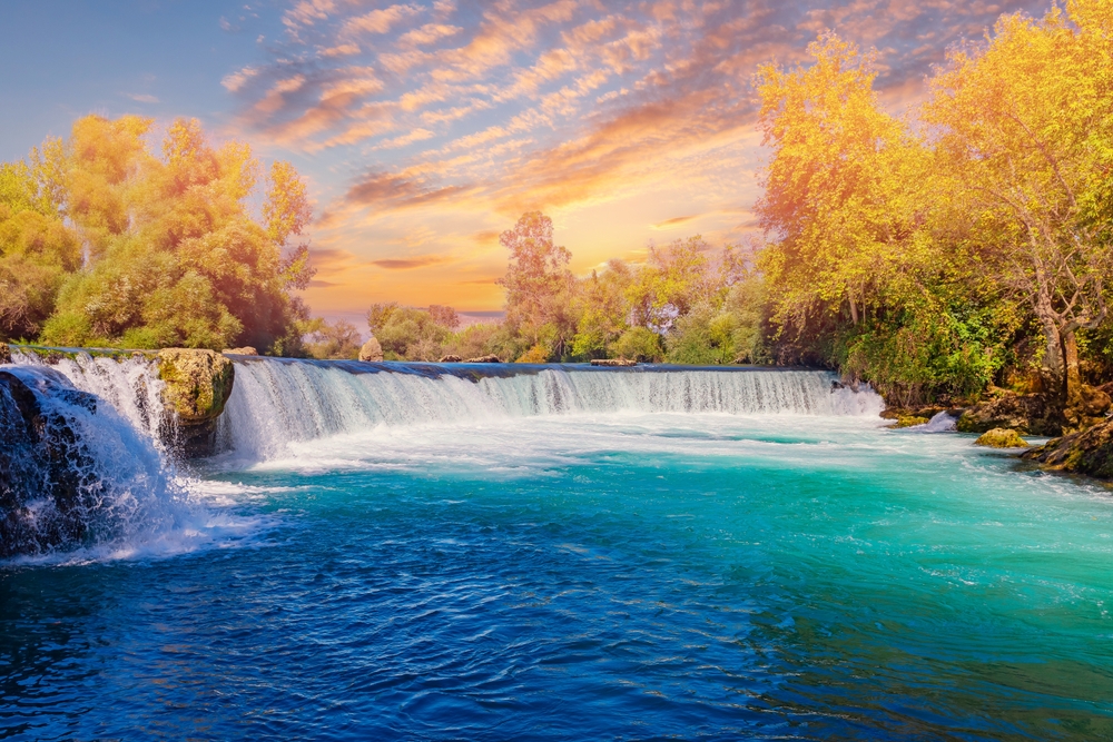 Vodopád Manavgat v Antalyi, Turecko, letní den, krajina