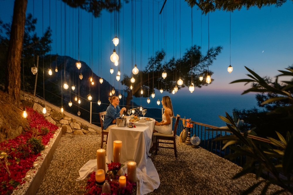 romantická večeře při svíčkách na all inclusive dovolené