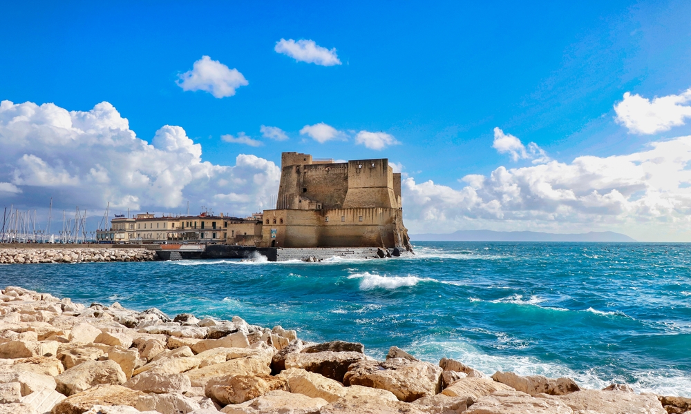 Top 10 míst, která musíte vidět v Neapoli 4 Castel dellOvo Neapol