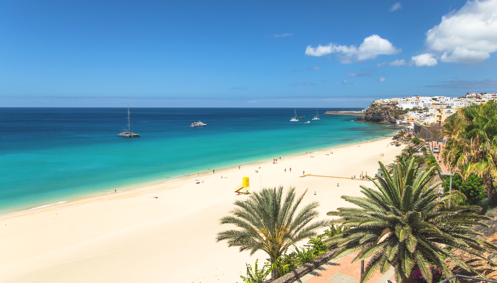 TOP 7 pláží, které musíte vidět během dovolené na Fuerteventuře 6 Pláž Morro Jable Fuerteventura Kanárské ostrovy