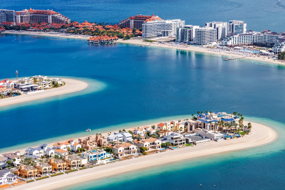 Dubaj vízum a cestovní pas: Požadavky pro rok 2026 2 ostrov Palm Jmeirah v Dubaji