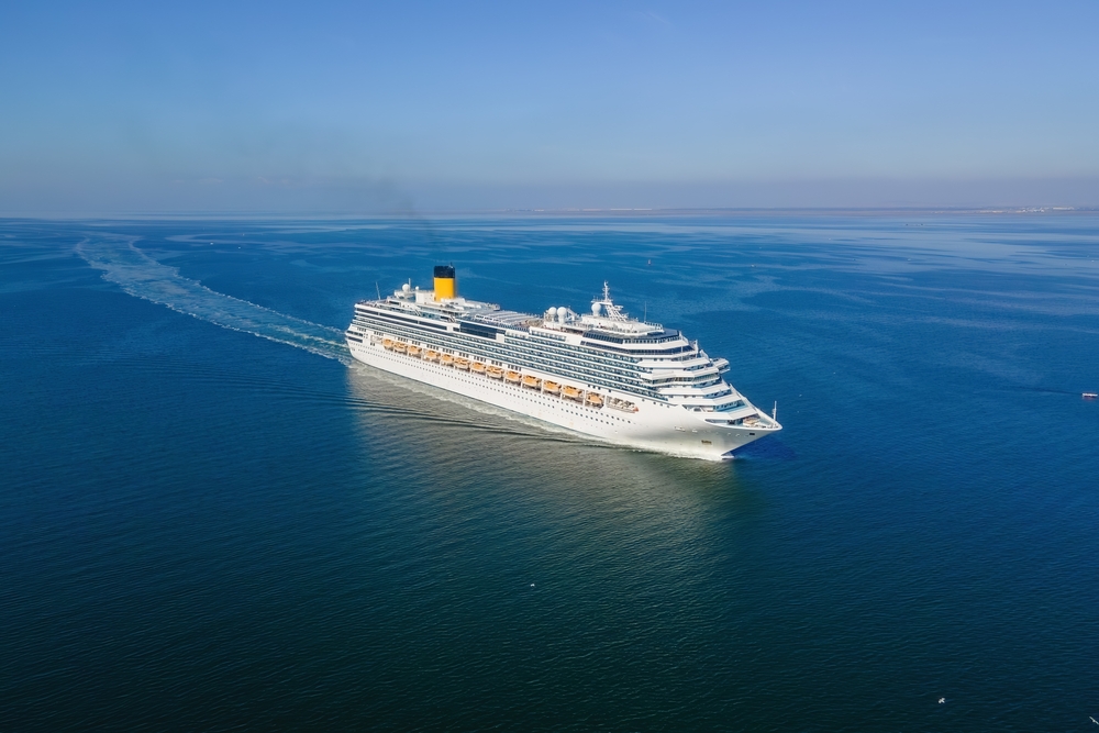 výletní loď na moři