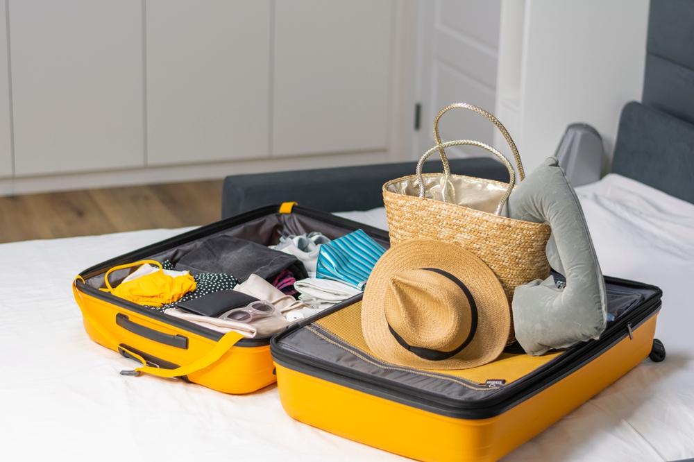 zabalený kufr na dovolenou