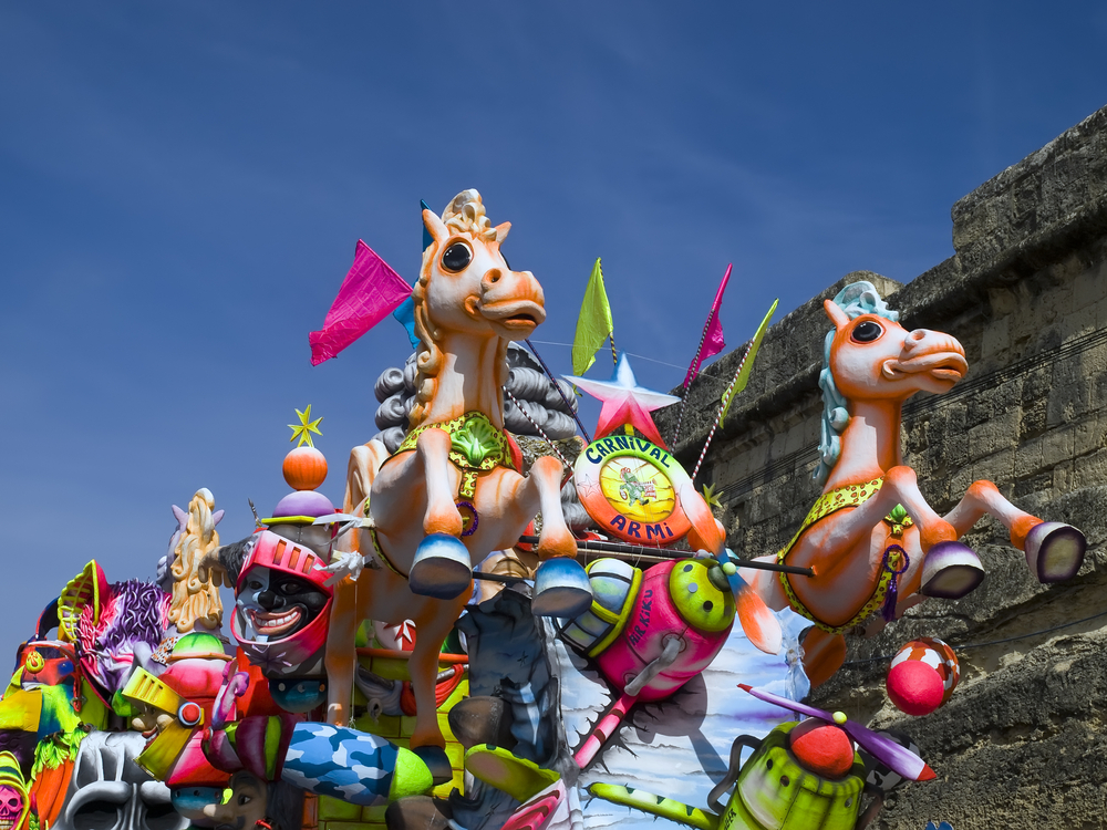 Maltský karneval a alegorické vozy