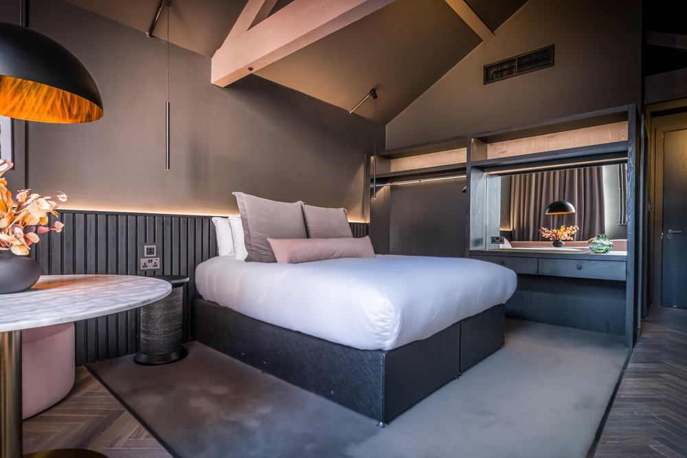 Pokoj luxusního čtyřhvězdičkového hotelu