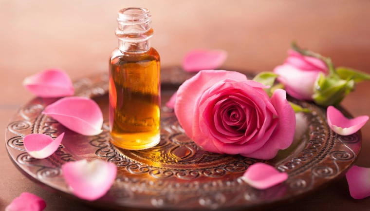 Suvenýry od Černého moře – co si přivézt z Bulharska? 5 růžový olej z damašské růže z Bulharska