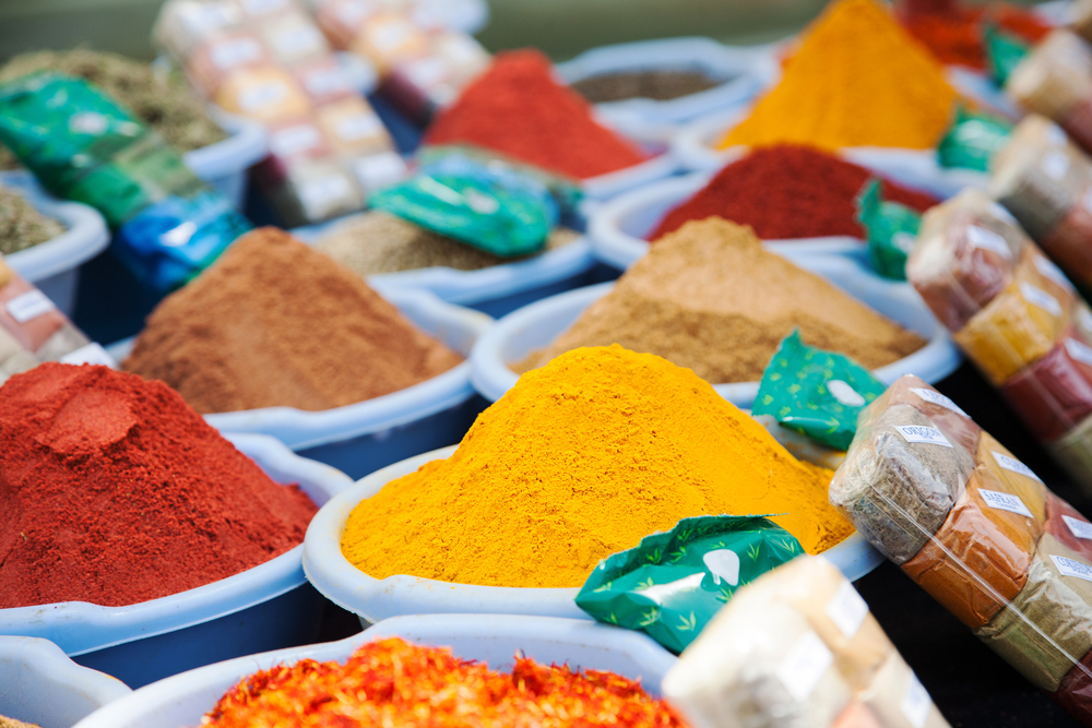 tuniský trh Medina v Tunisku, koření