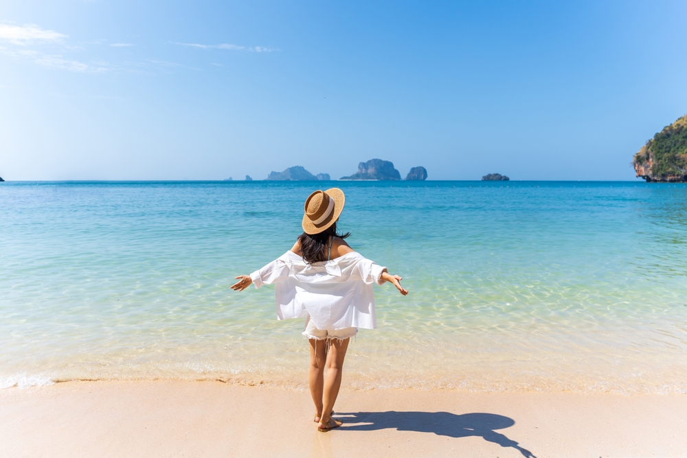 žena na last minute dovolené