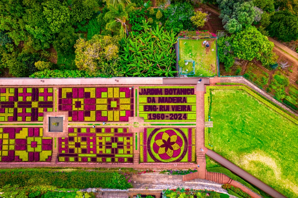 Oblíbená botanická zahrada ve Funchalu s geometrickými útvary