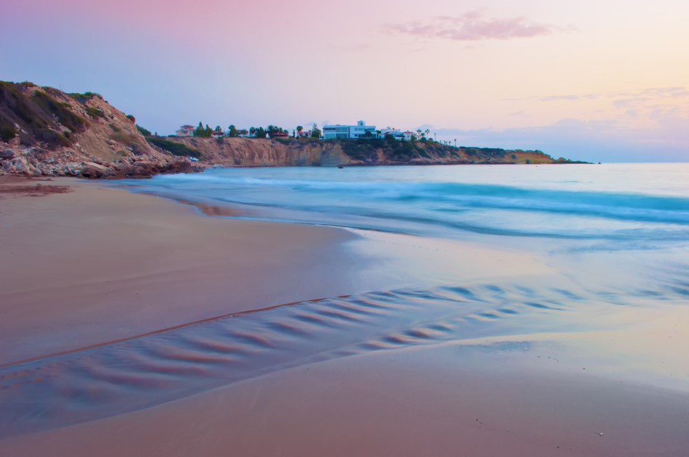 TOP 10 nejkrásnějších pláží na Kypru 6 Pláž Coral Bay, Paphos, Kypr