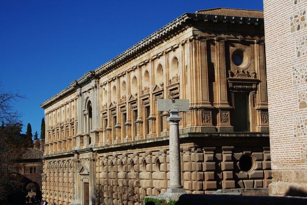 Renesanční palác Karla V. v granadském komplexu Alhambra