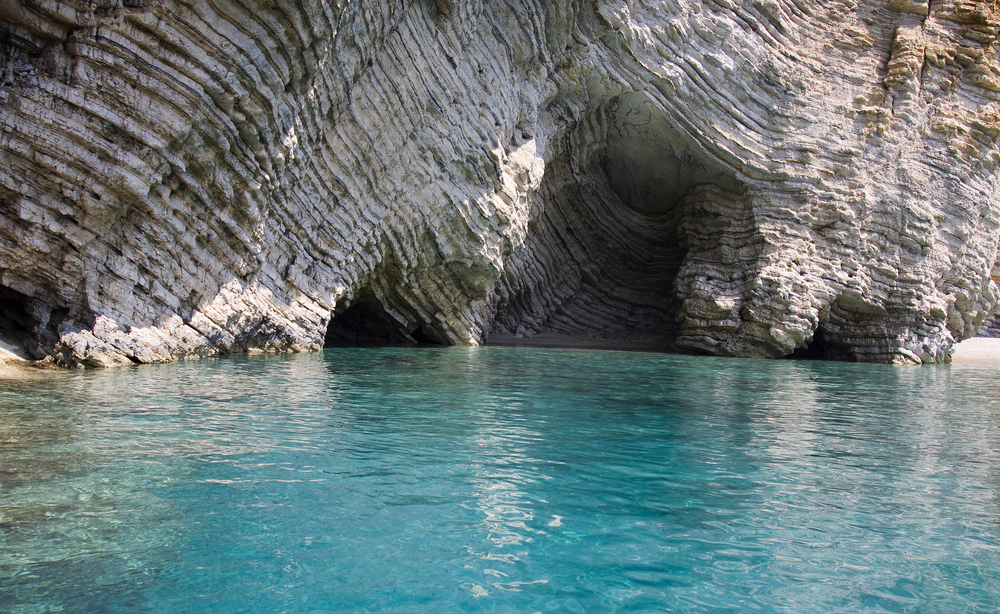 Vodní jeskyně v moři v okolí Paleokastritsy na Korfu