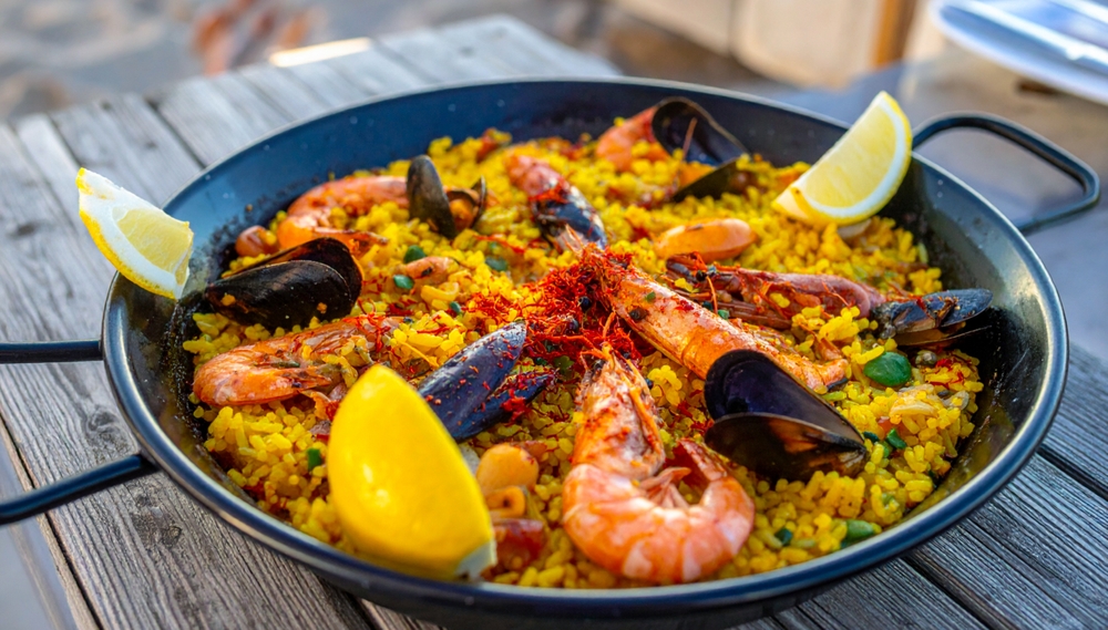 Co jíst ve Španělsku? 5 nejlepších pokrmů, kterými je španělská kuchyně proslulá 2 Paella s mořskými plody