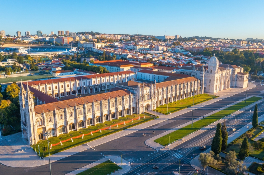 Impozantní klášter jeronymitů v hlavním městě Portugalska Lisabonu