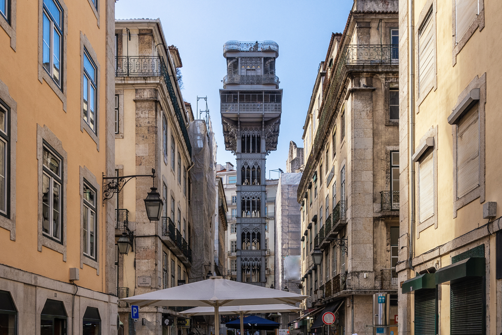Neogotický výtah Santa Justa v portugalské metropoli Lisabon