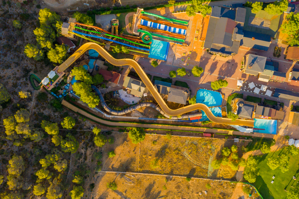 Mallorca s dětmi – nejlepší rodinné výlety za zábavou a historií do vnitrozemí 3 Pohled na aquapark na Mallorce z ptačí perspektivy