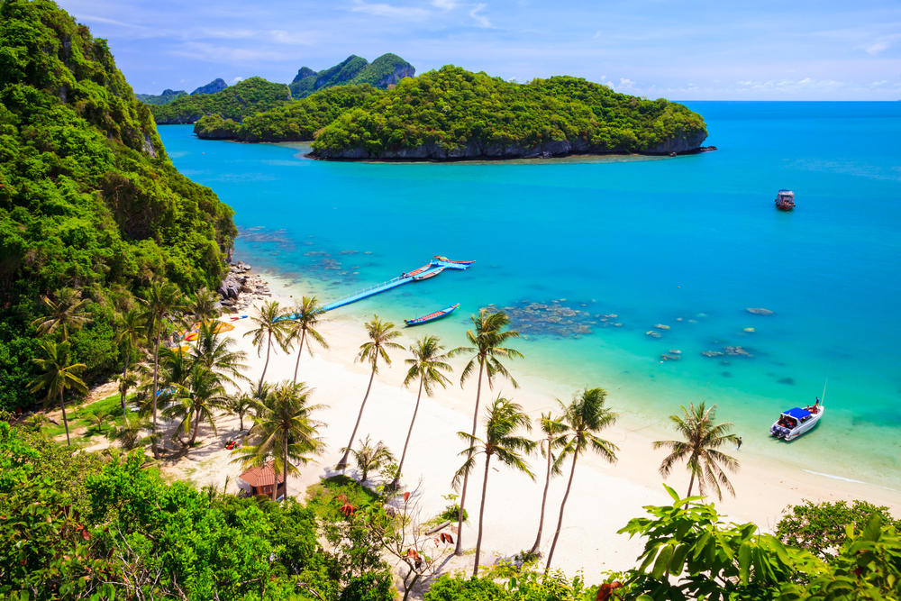 Co vidět v Thajsku? Atrakce a památky od zlatých chrámů až po rajské ostrovy 3 Pohled z ptačí perspektivy na národní mořský park Angthong, Koh Samui, Suratthani, Thajsko