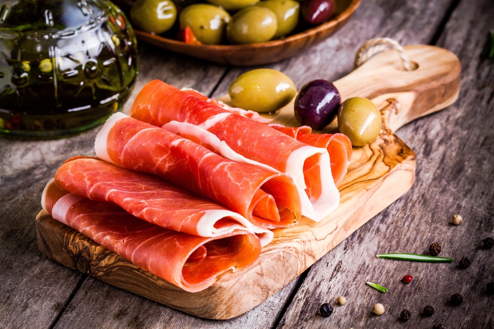 Co si přivézt z Itálie? Nejlepší suvenýry pro vás i vaše blízké 2 italská parmská šunka s olivami