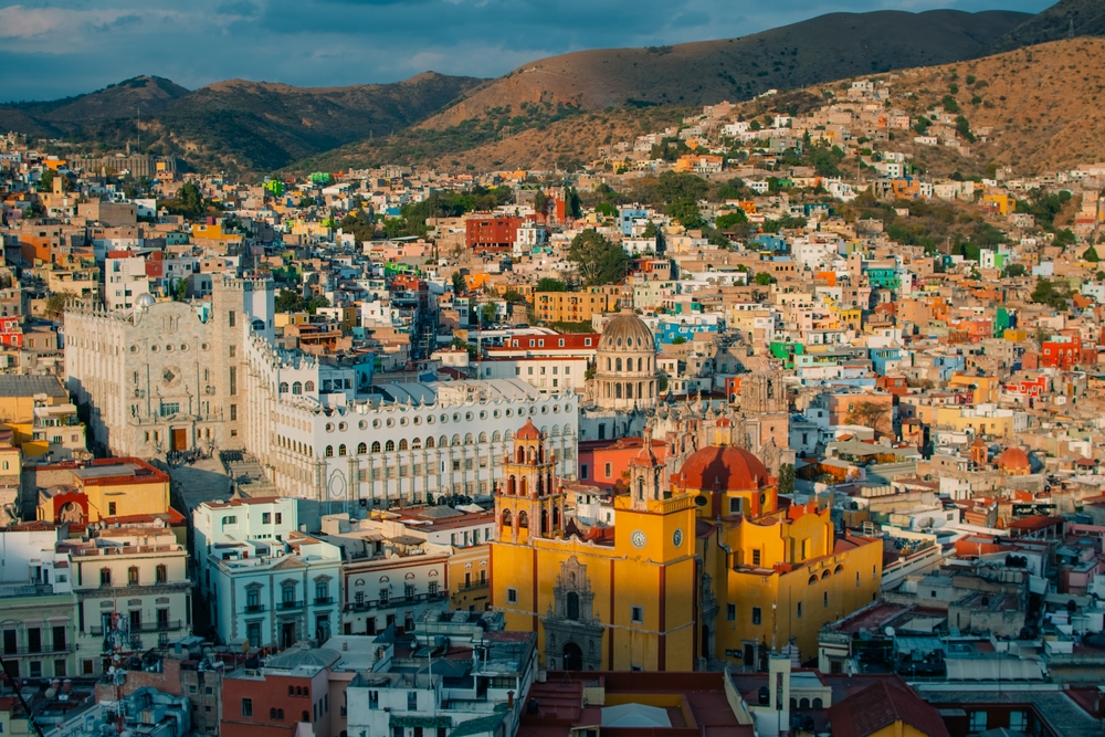 Co si sbalit do Mexika? Seznam věcí, které se budou hodit na tropické dovolené 5 Architektura a fasáda městských domů v Guanajuato, Mexiko
