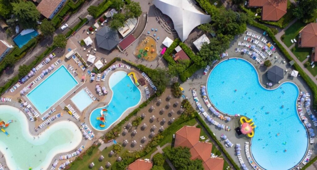Letní dovolená v karavanu – 10 nejlepších kempů ve Středomoří 4 Dovolená v karavanu v Camping-Village Bella Italia, Gardské jezero, Itálie