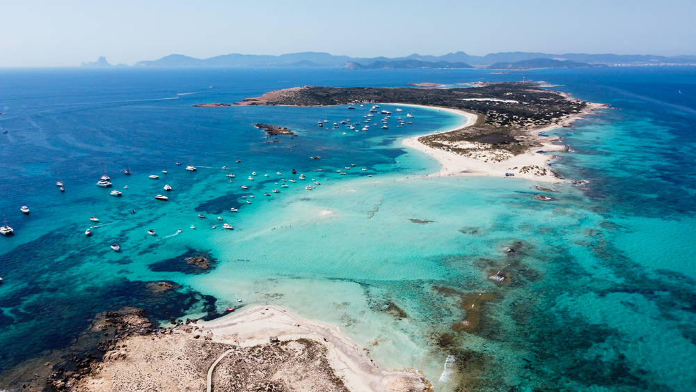 Ibiza 2026 – zapomeňte na večírky. Poznejte skutečný ostrov pro rodiny, páry a milovníky přírody 4 Formentera pláž