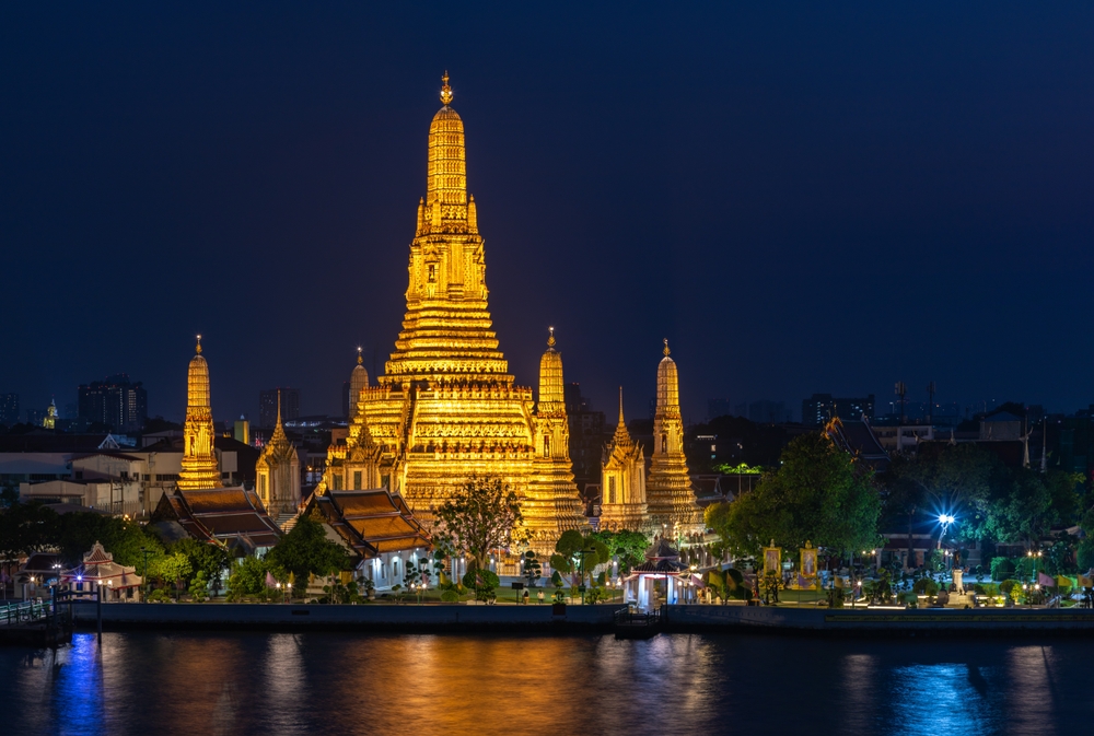 Fotografie chrámu Wat Arun v noci