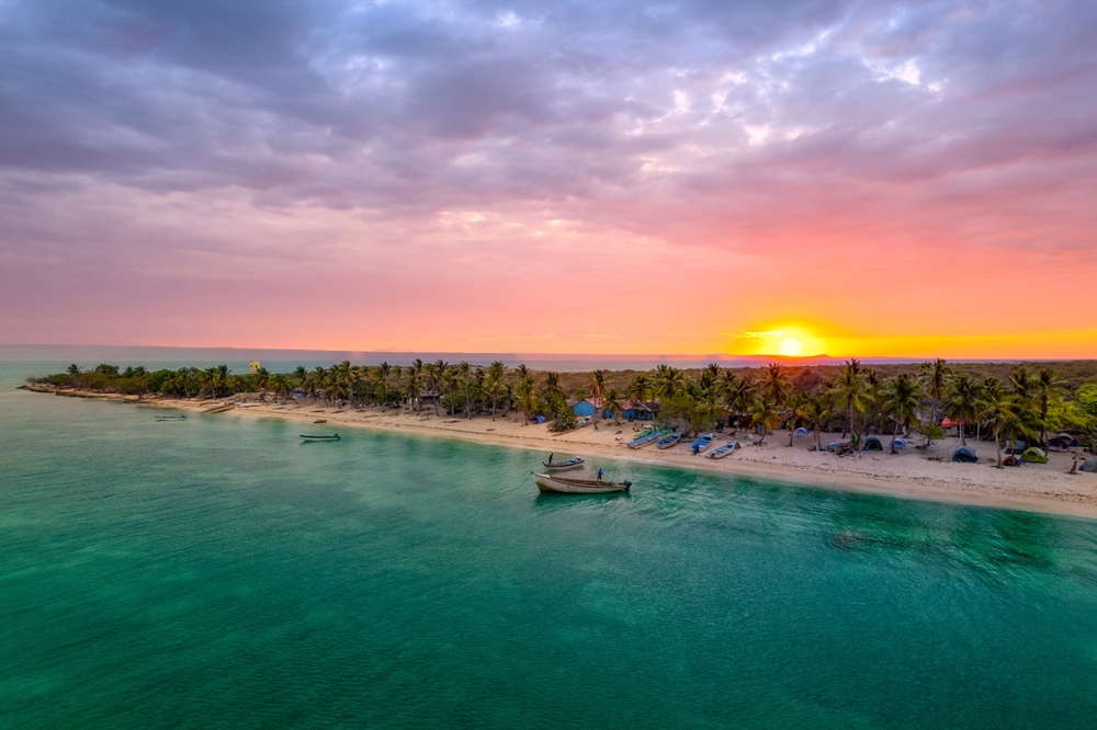 Dominikánská republika – který region si vybrat? Punta Cana vs. La Romana 6 Krásný východ slunce na ostrově Beata, národní park Jaragua, Dominikánská republika