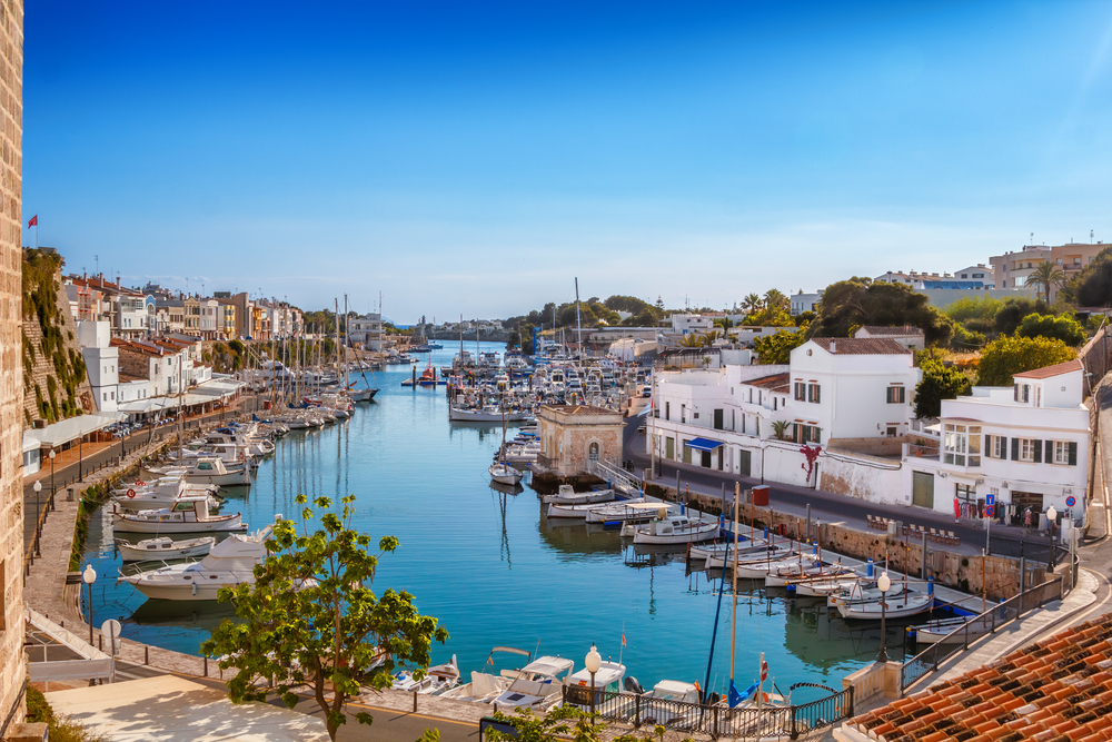 Baleárské ostrovy: Co vidět na Mallorce, Menorce, Ibize a Formenteře? 3 město Ciutadella mořský přístav, otrov Menorca, Baleáry