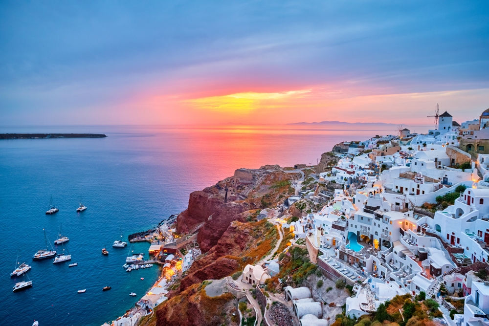 Dovolená na Santorini. Co vidět na proslulém řeckém ostrově? 2 město Oia západ sluce Santorini