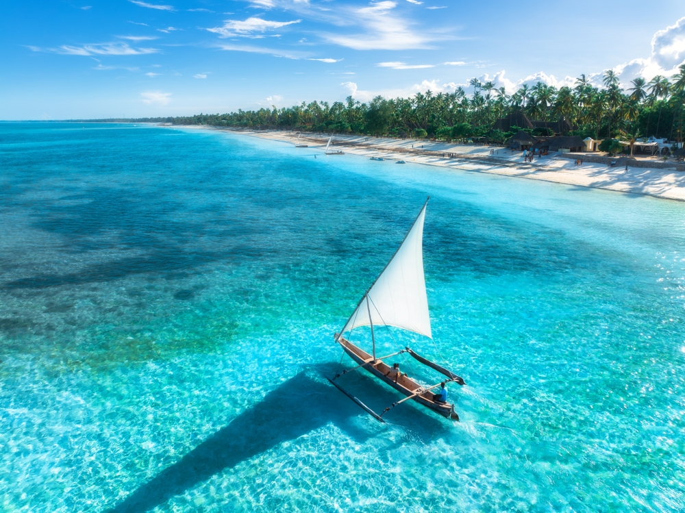 Zanzibar, nebo Maledivy – který ráj si vybrat pro perfketní exotickou dovolenou? 2 plavba u tropického ostrova Zanzibar