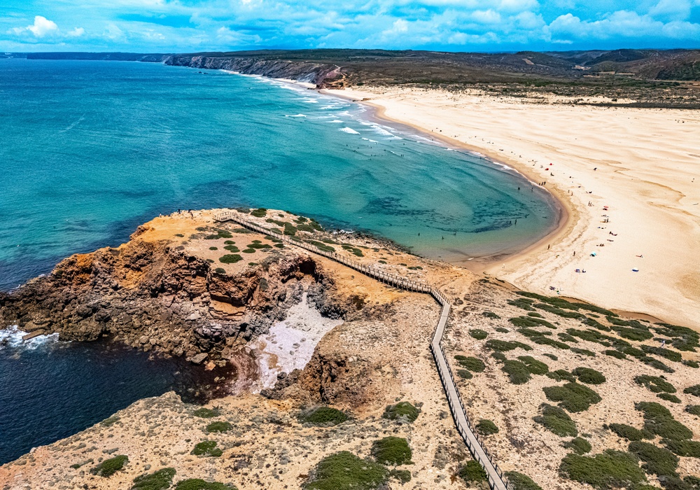 Nejkrásnější pláže Portugalska – od Algarve po Azory 6 Hezká portugalská pláž Praia da Bordeira v Algarve