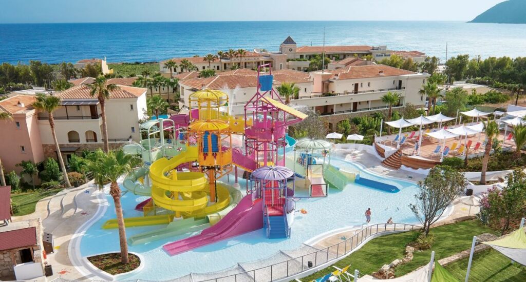 Hotely pro rodinnou dovolenou na Krétě – TOP 5 resortů a rodinných komplexů 6 Hotel s aquaparkem GRECOTEL Marine Palace & Aqua Park na Krétě