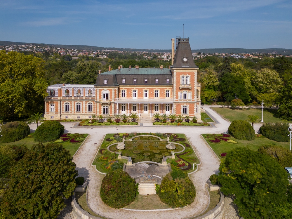 Svatý Konstantin a Helena – atrakce nejstaršího letoviska v Bulharsku 4 Letecký pohled na historický palác Euxinograd ve Varně v Bulharsku