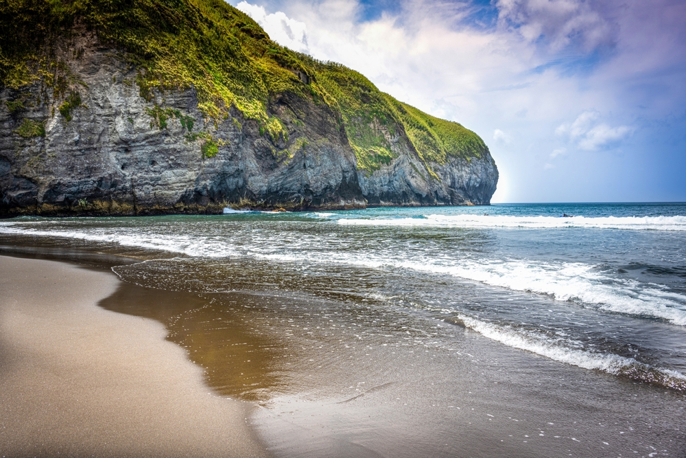 Nejkrásnější pláže Portugalska – od Algarve po Azory 11 Pláž Praia de Santa Bárbara na Sao Miguel, Azory