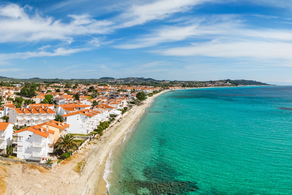 Chalkidiki – atrakce řeckého poloostrova ve tvaru Poseidonova trojzubce 5 Pláž Skala Fourkas v Chalkidiki, Řecko