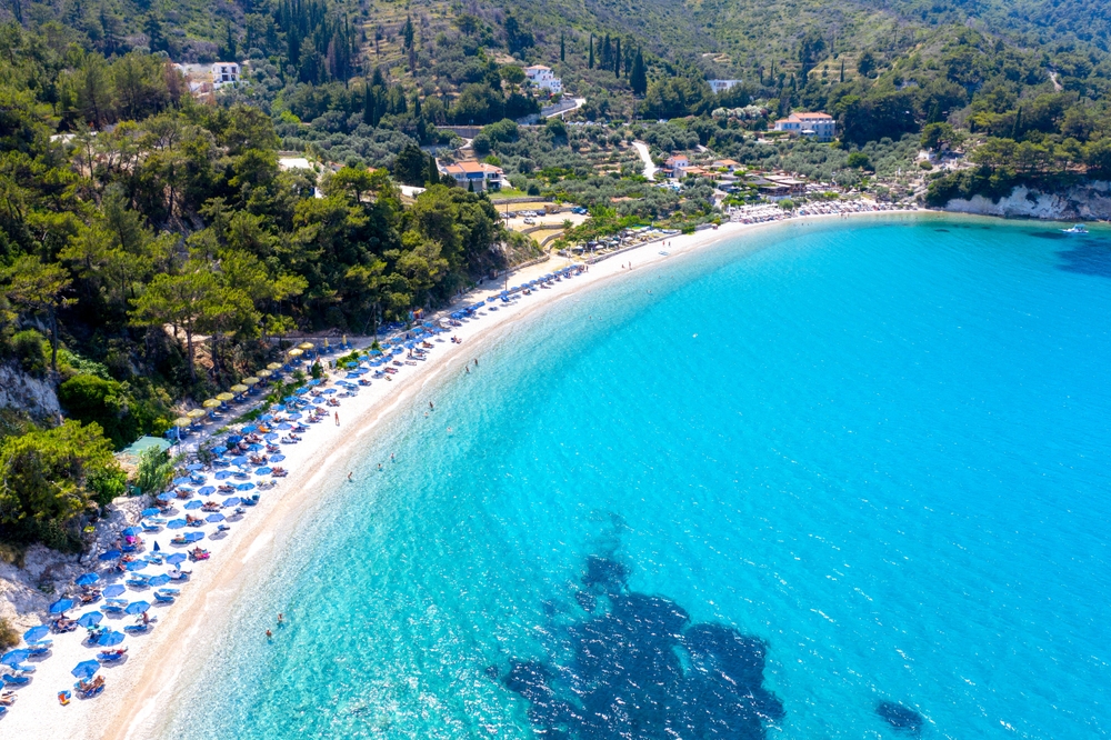 Nejkrásnější pláže na Samosu – od zlatého písku až po skryté zátoky 2 Úžasná pláž Tsamadou na ostrově Samos v Řecku