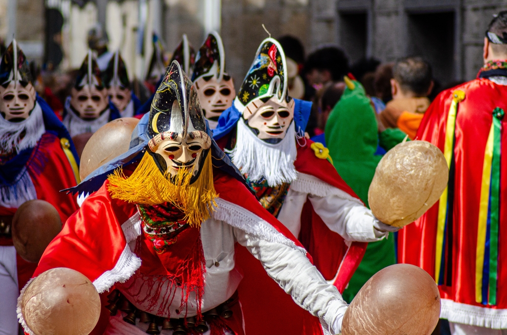 Zajímavosti o Španělsku – tradice, fiesty a španělská kultura 6 Fiesty ve Španělsku - tradiční masky