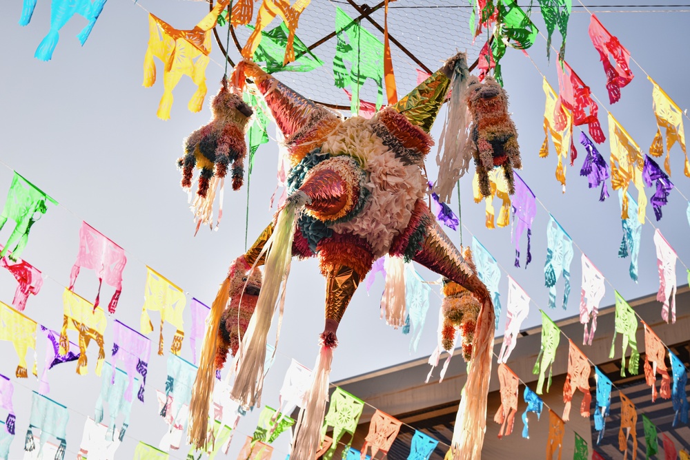 Jaké jsou Vánoce v zahraničí? Seznamte se s různými tradicemi! 25 Vánoce v zahraničí - mexická piñata