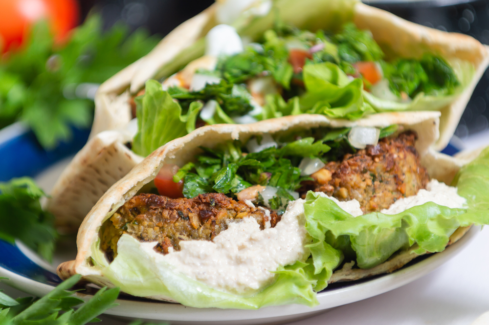 Co ochutnat z egyptské kuchyně? Seznamte se s tradičními pokrmy 8 falafelový sendvič v Egyptě